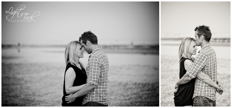 s2012-06-12_004 pre-wedding shoot, happy couple on the beach, black and white